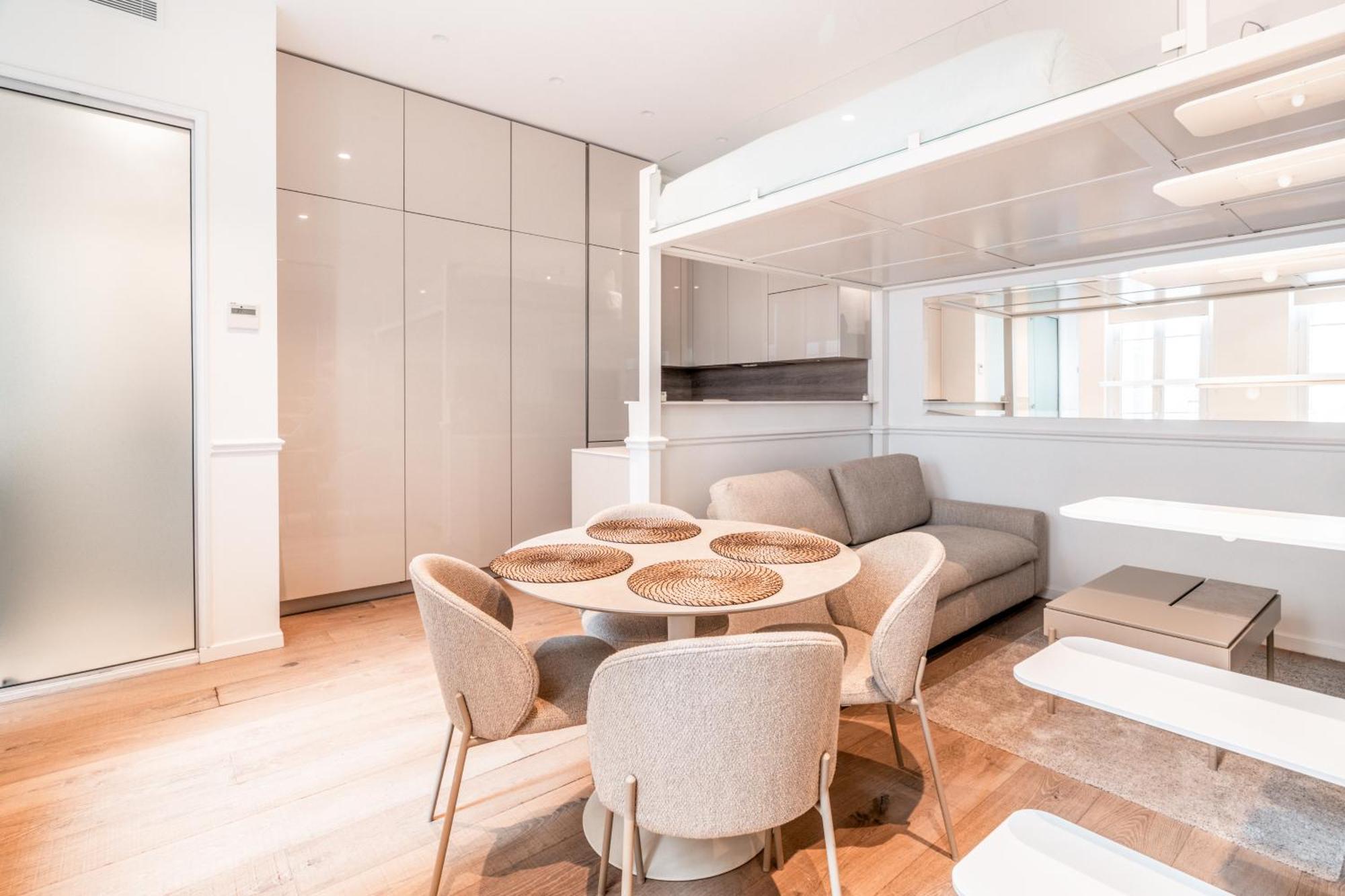 Elegant Luxury 1st Paris