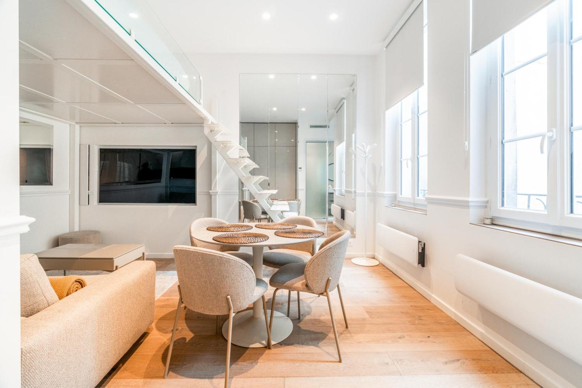 Elegant Luxury 1st Paris