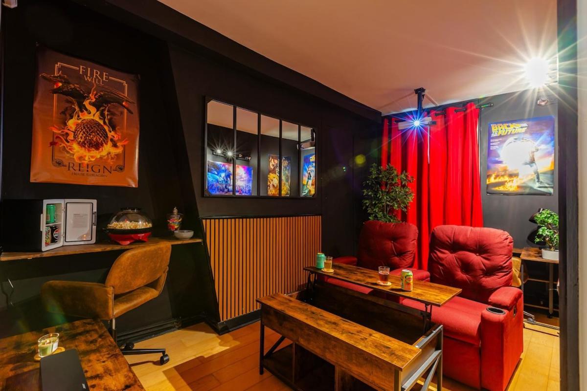 Cinema Apartment *