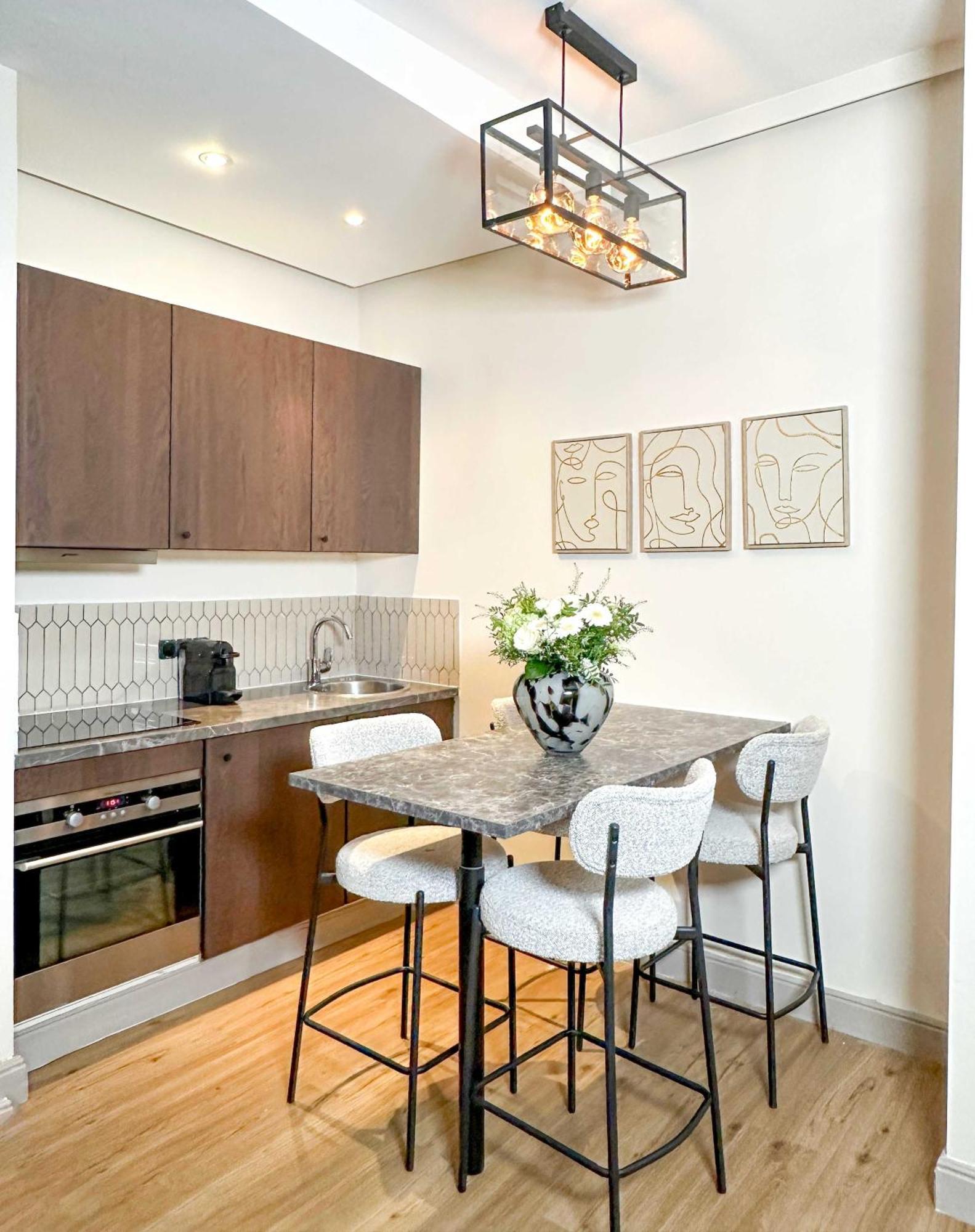 Unique At The Bourse Apartment *