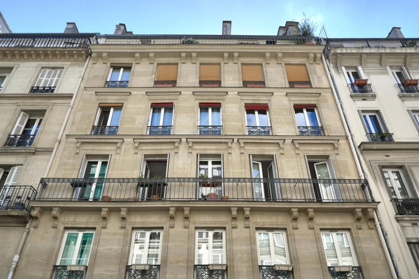 Stunning 1br Flat With Balcony Near Metro Station Apartment *