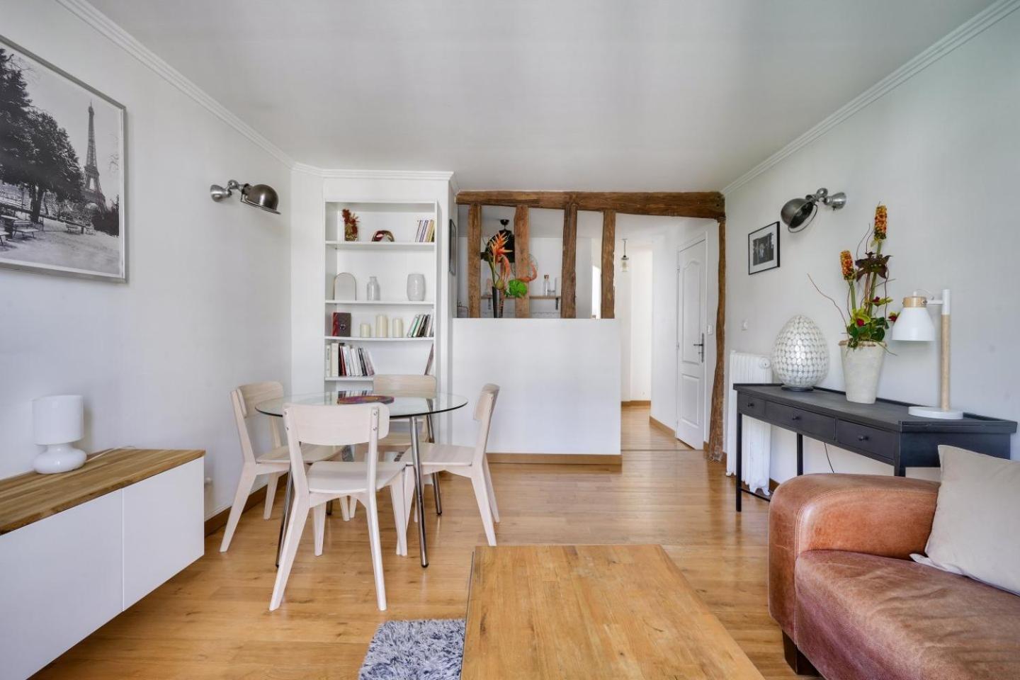 Stunning 1br Flat With Balcony Near Metro Station Apartment