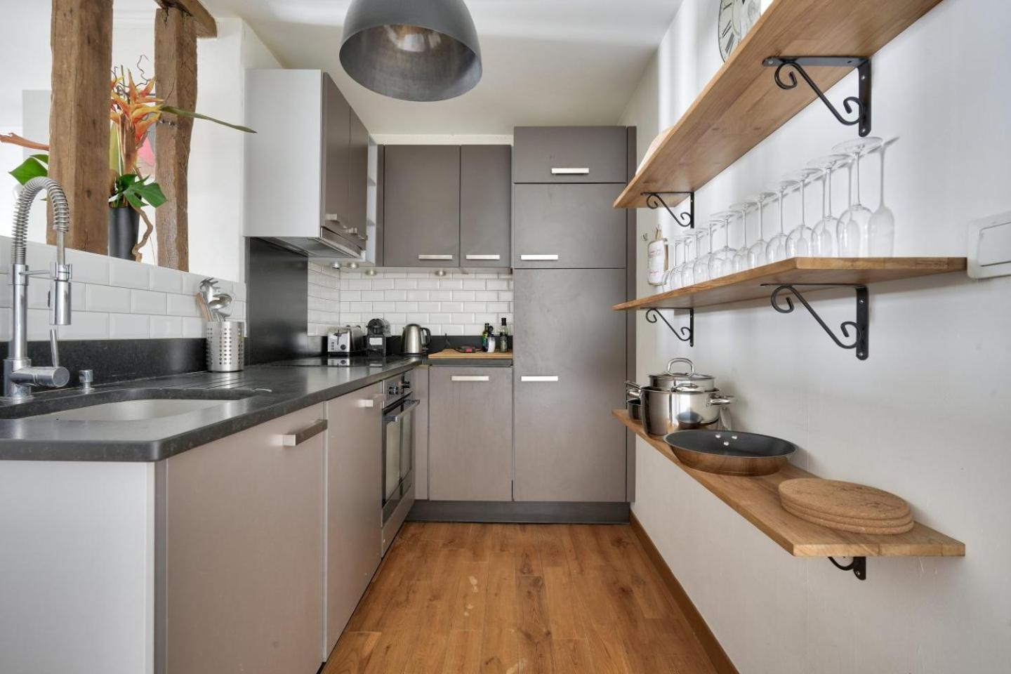 Apartment Stunning 1br Flat With Balcony Near Metro Station
