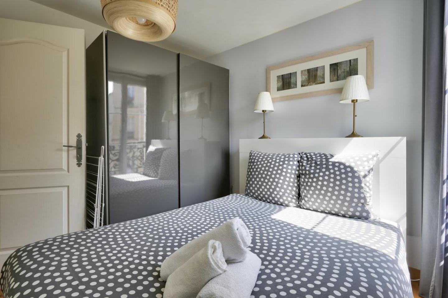 Apartment Stunning 1br Flat With Balcony Near Metro Station Paris