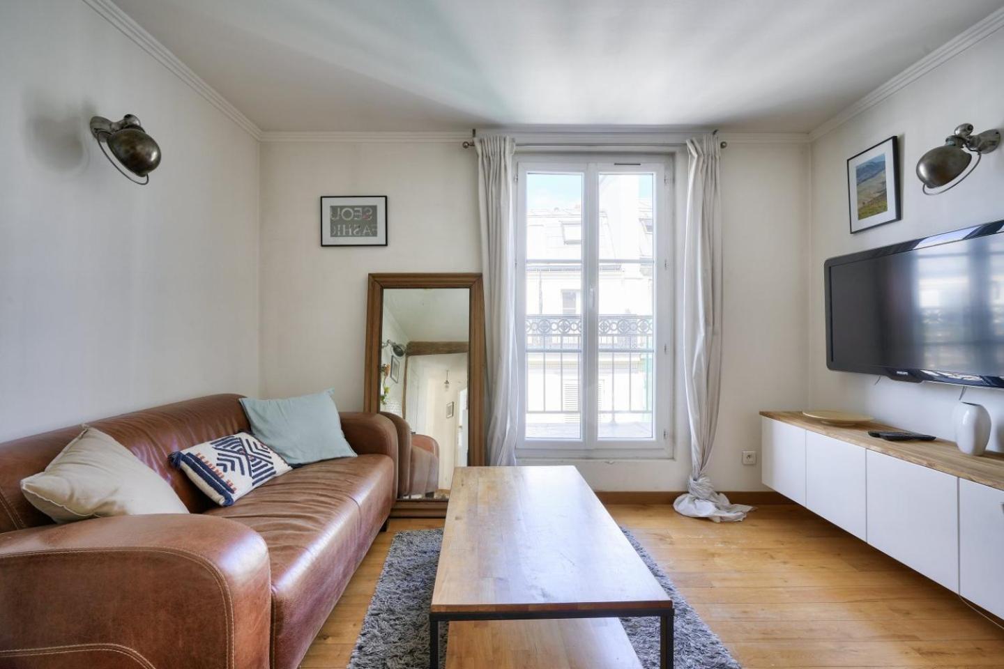 Stunning 1br Flat With Balcony Near Metro Station