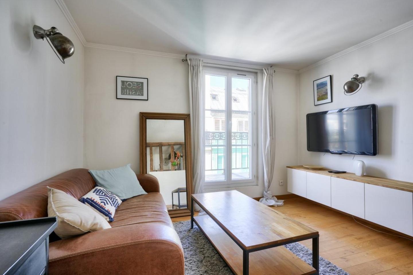Stunning 1br Flat With Balcony Near Metro Station Apartment *