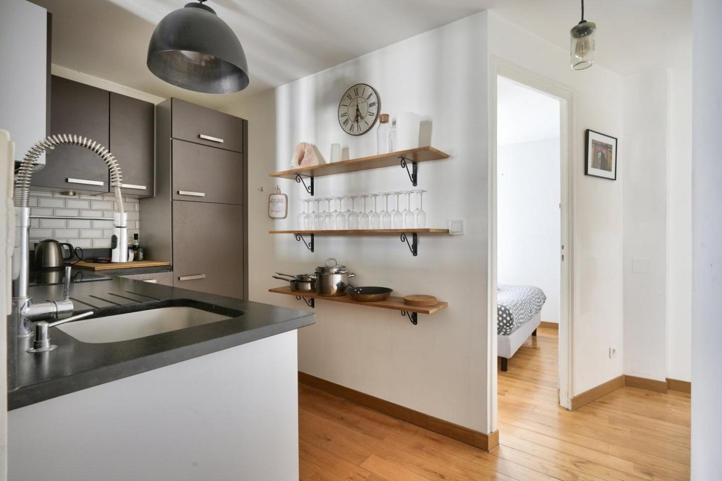 Stunning 1br Flat With Balcony Near Metro Station Apartment Paris