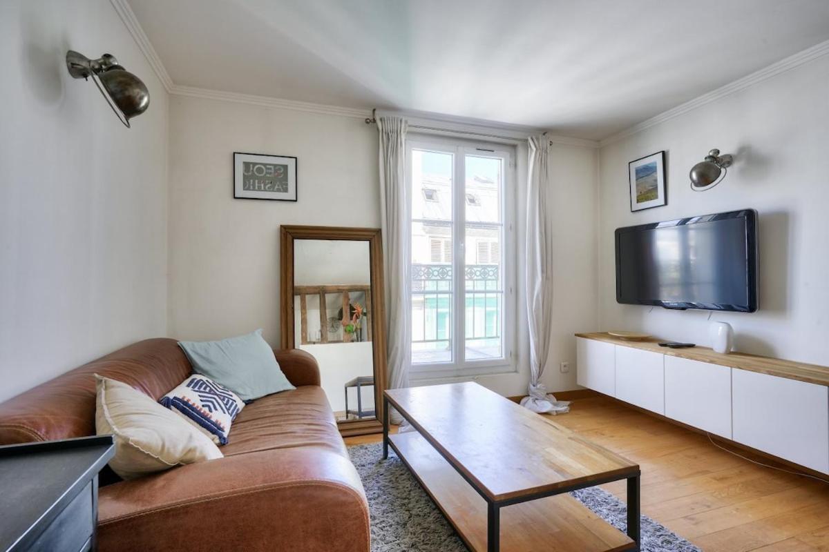 Stunning 1br Flat With Balcony Near Metro Station Apartment *