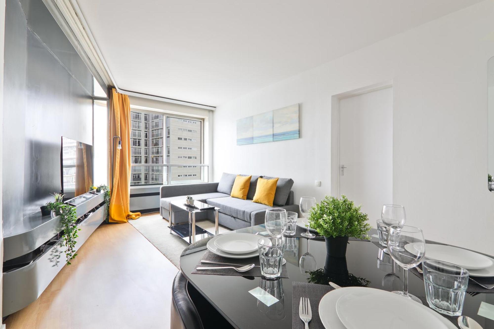 Apartment Quartier Tour Eiffel 5 *