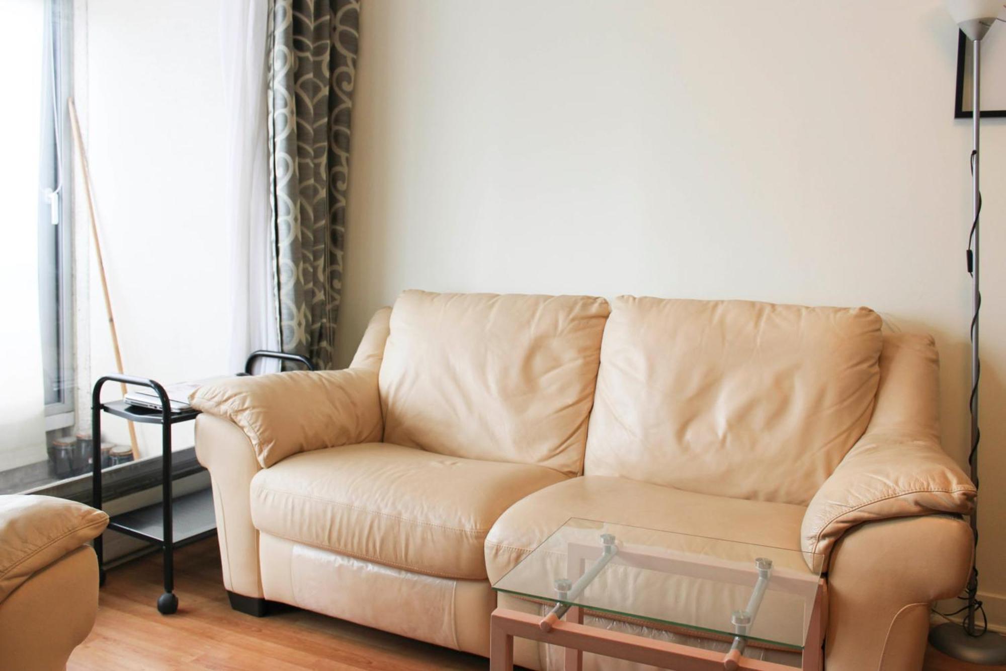 Spacious 3 With Balcony In Apartment *