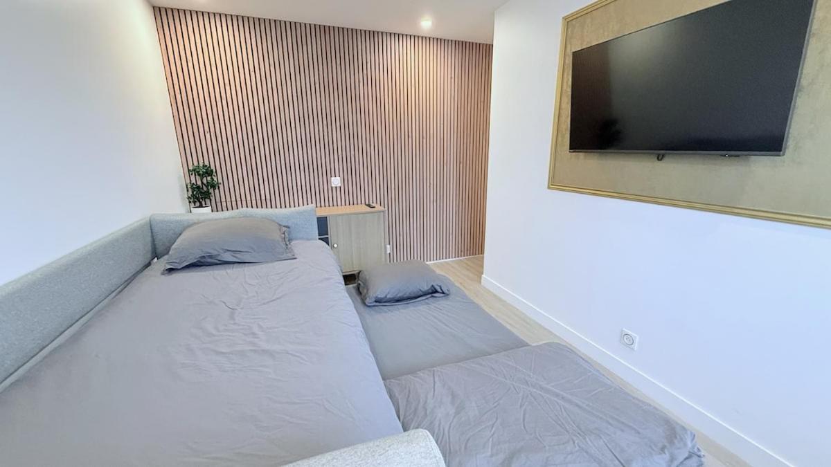 Apartment With Amazing View Of Parking