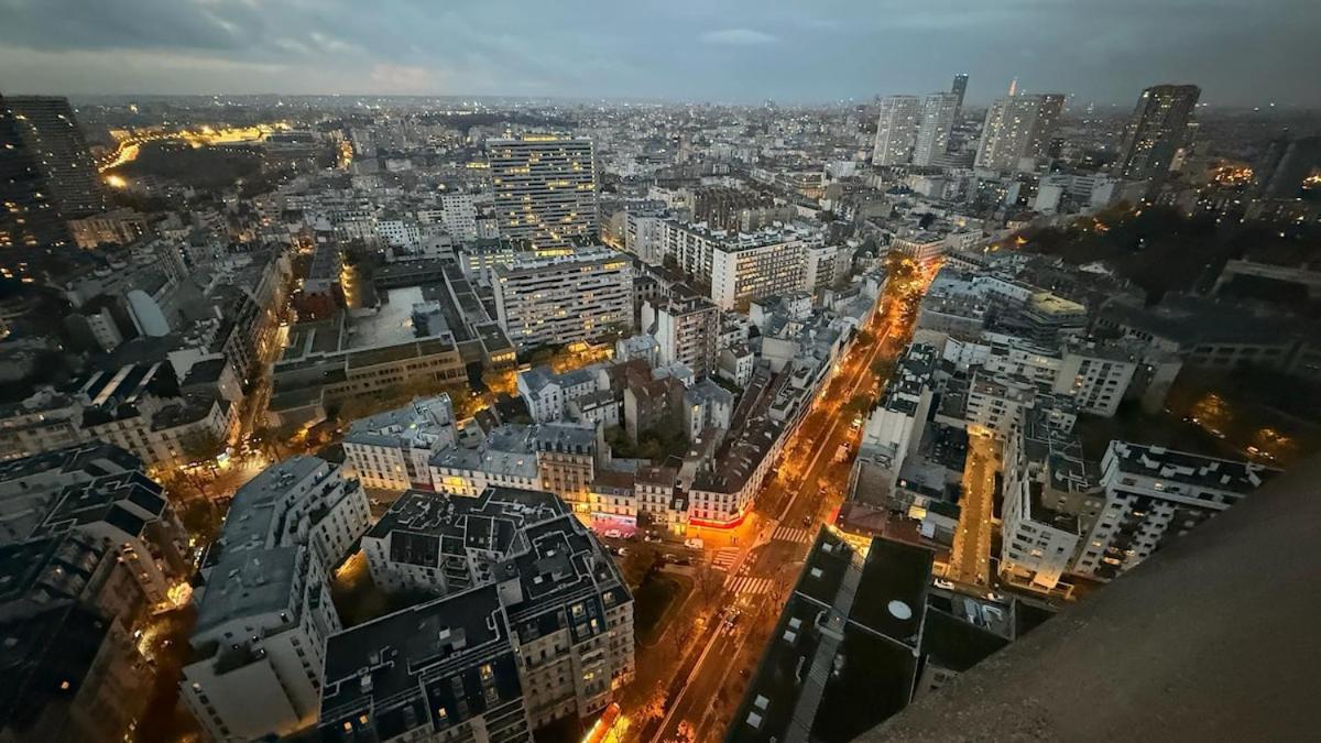 With Amazing View Of Parking Apartment