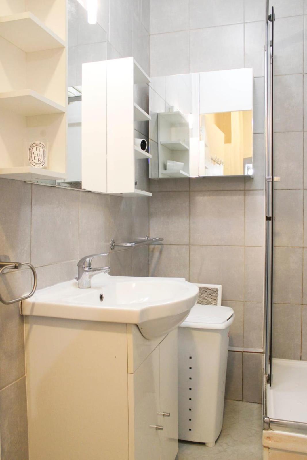 Charming For 4 People In 15 Apartment Paris