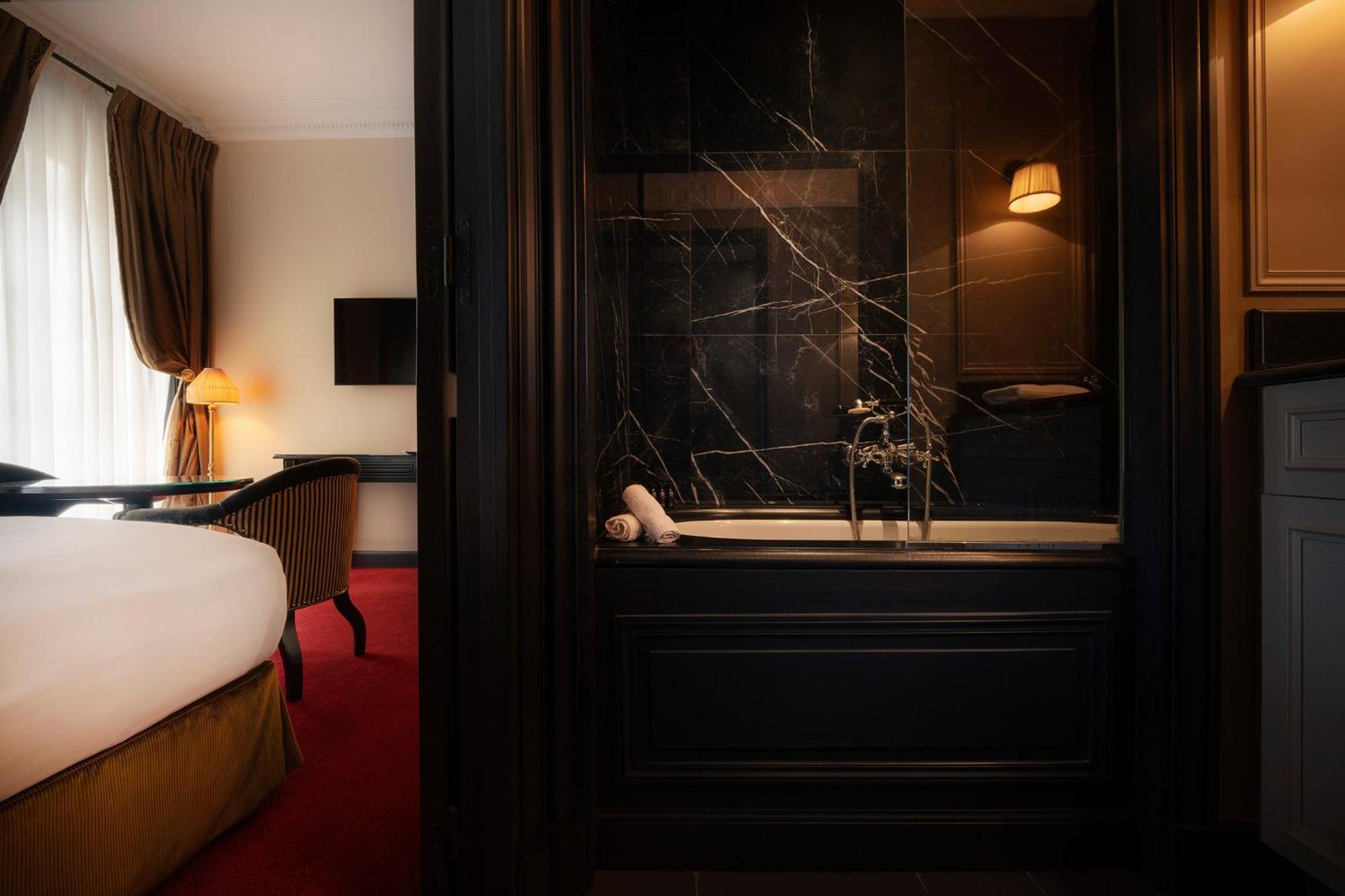 Maison Athenee Paris