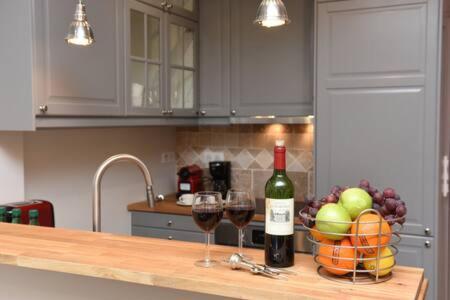 Brouilly One Block From Eiffel Tower Appartement