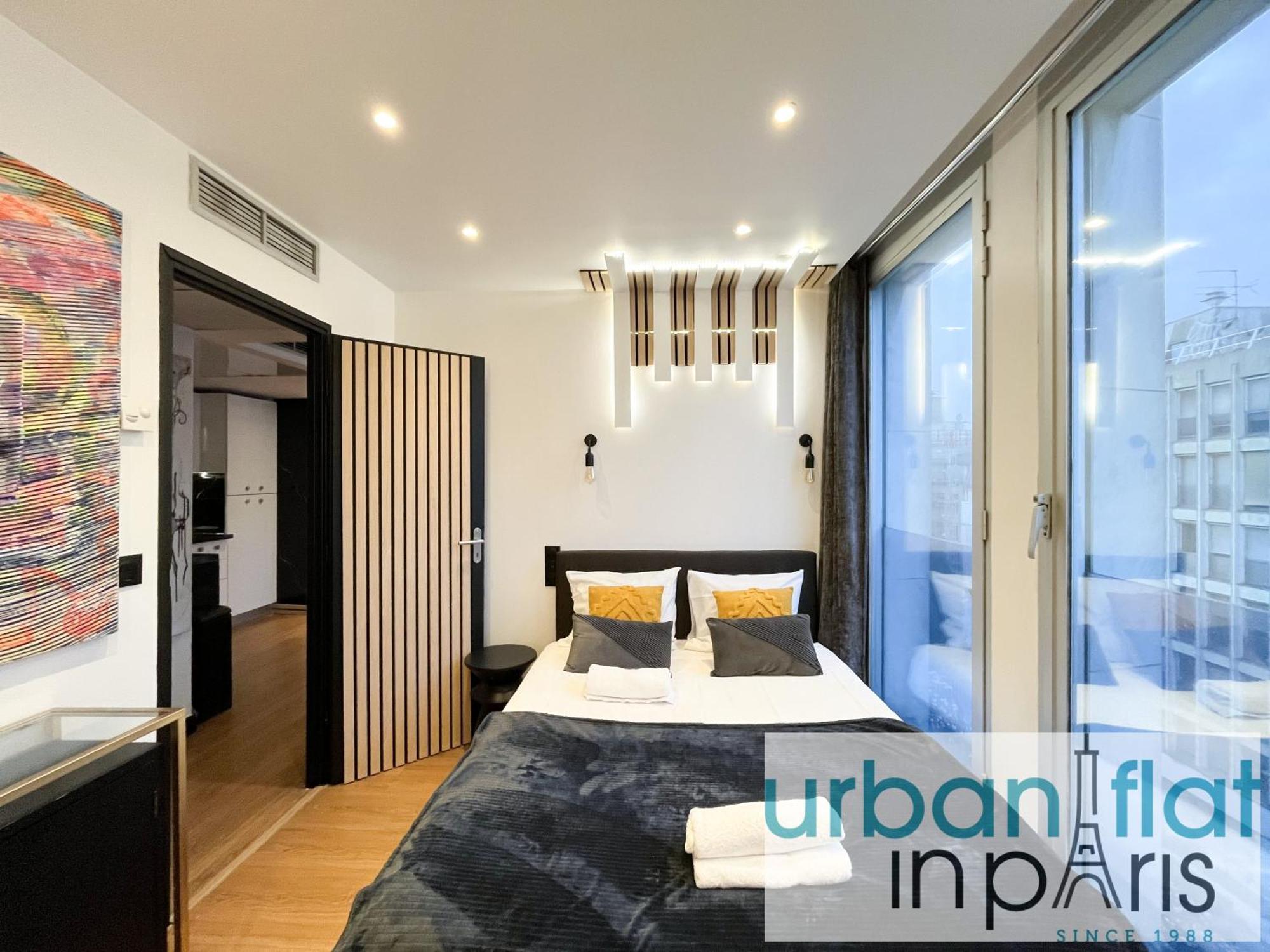 Urban Flat 129 - Art Champs-elysees *