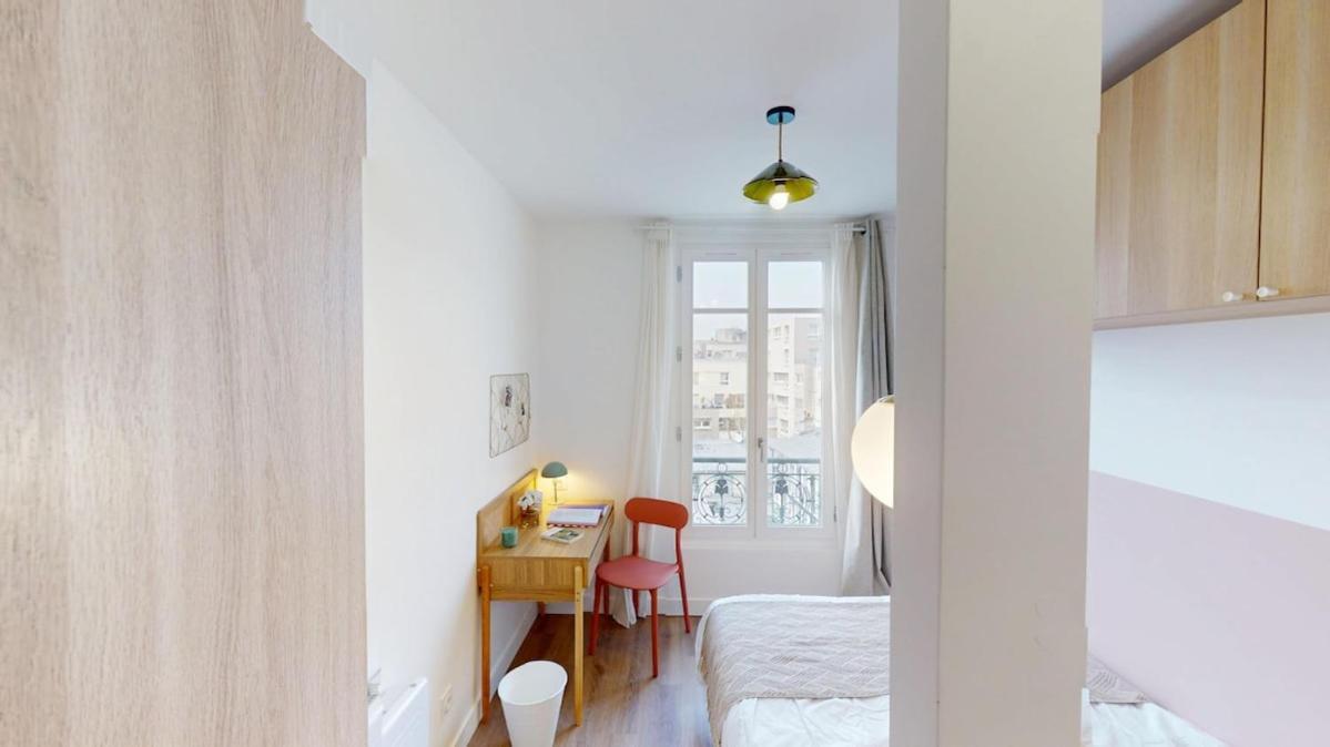 Beautiful Near The Canal Saint-martin Paris