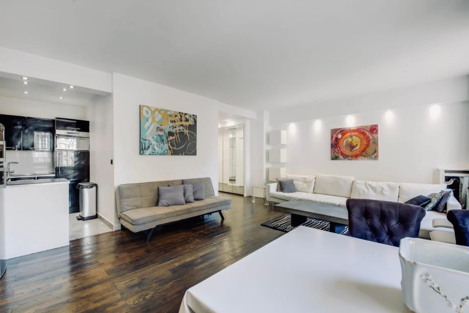 Spacious Arc De Triomphe - Champs-elysees Guest house *