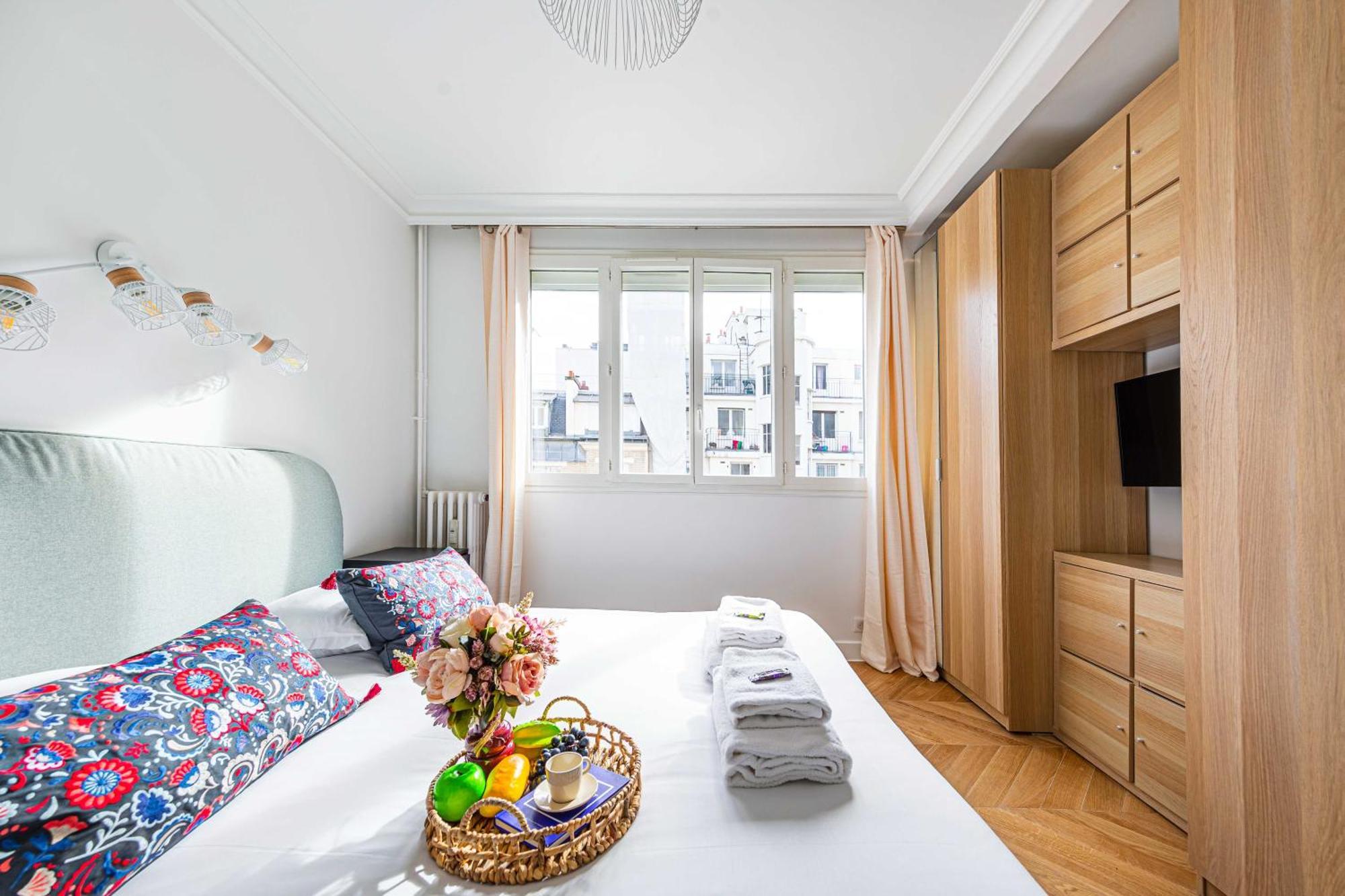 Superb Trocadero Eiffel Tower Apartment Paris