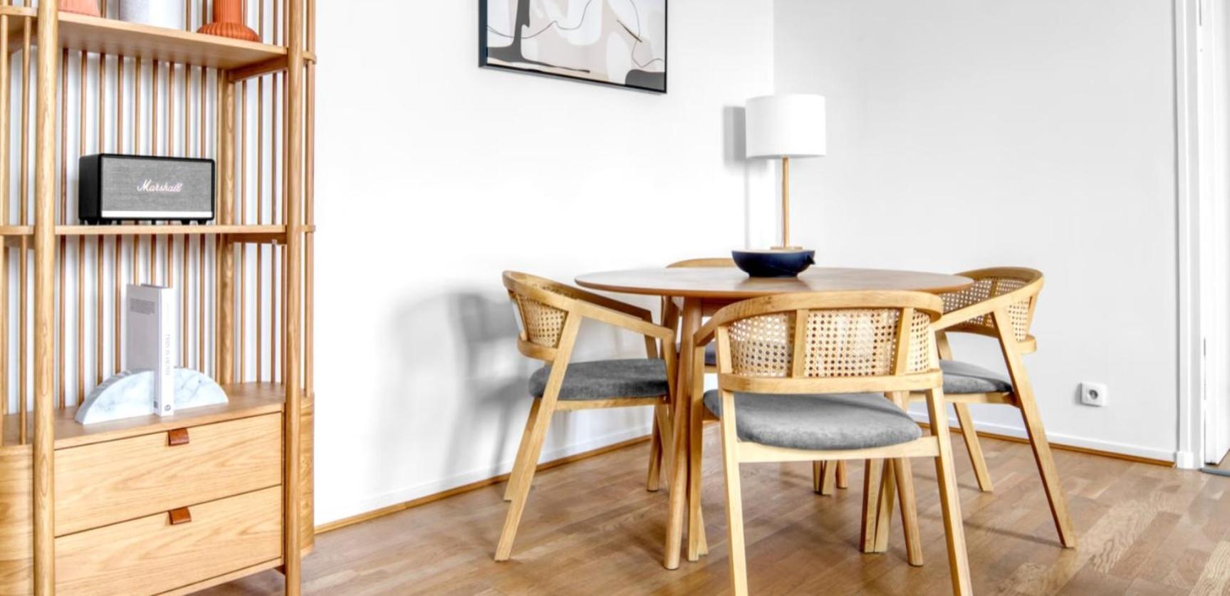 Meuble, Trois Apartment