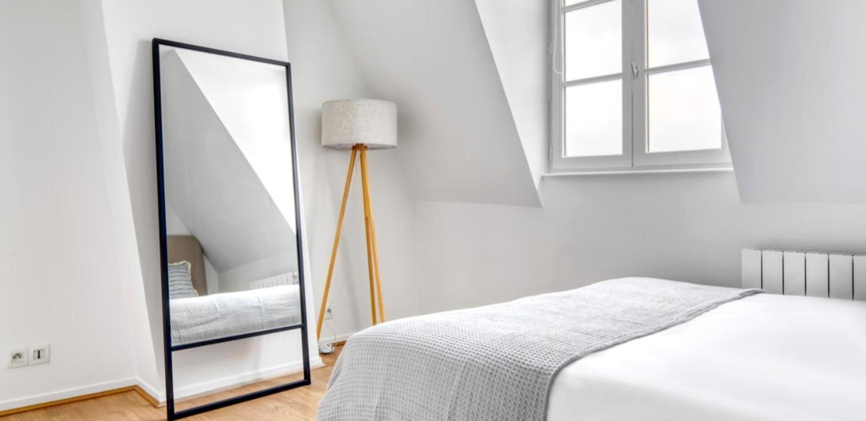 Meuble, Trois Apartment *