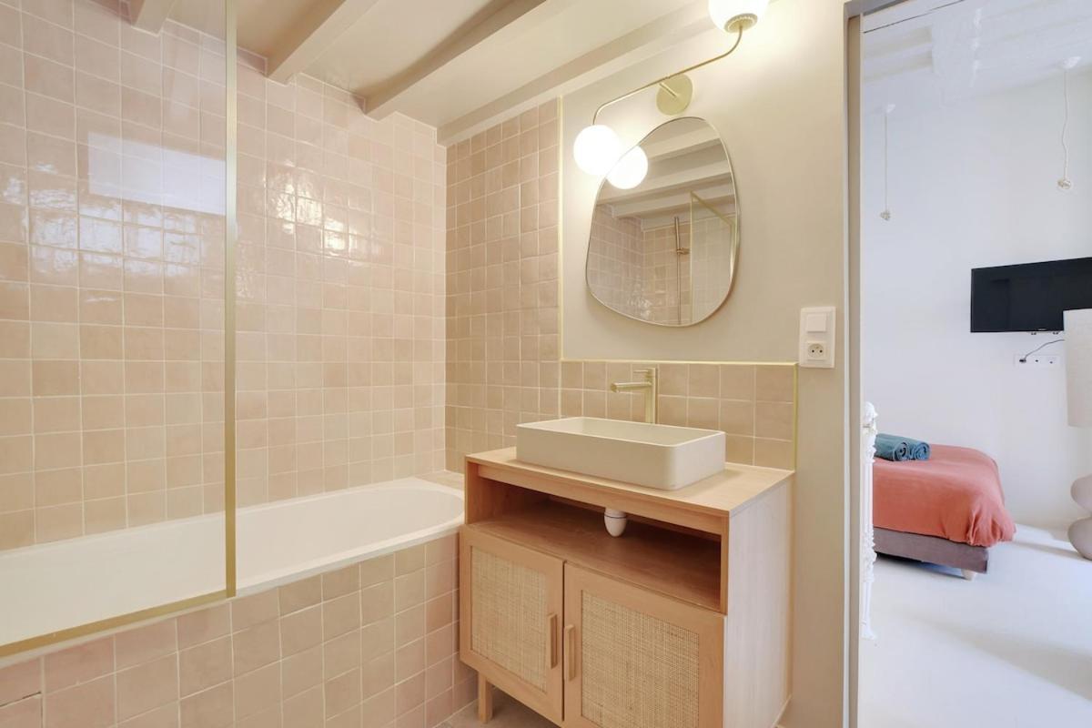 Apartment La Petite Maison Du Marais Avec Sauna Paris
