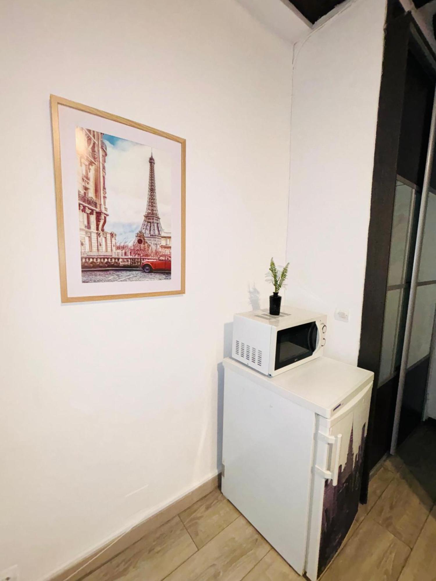Apartment Ponthieu Paris