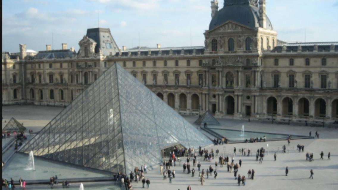 - Le Louvre Working & Living Apartment