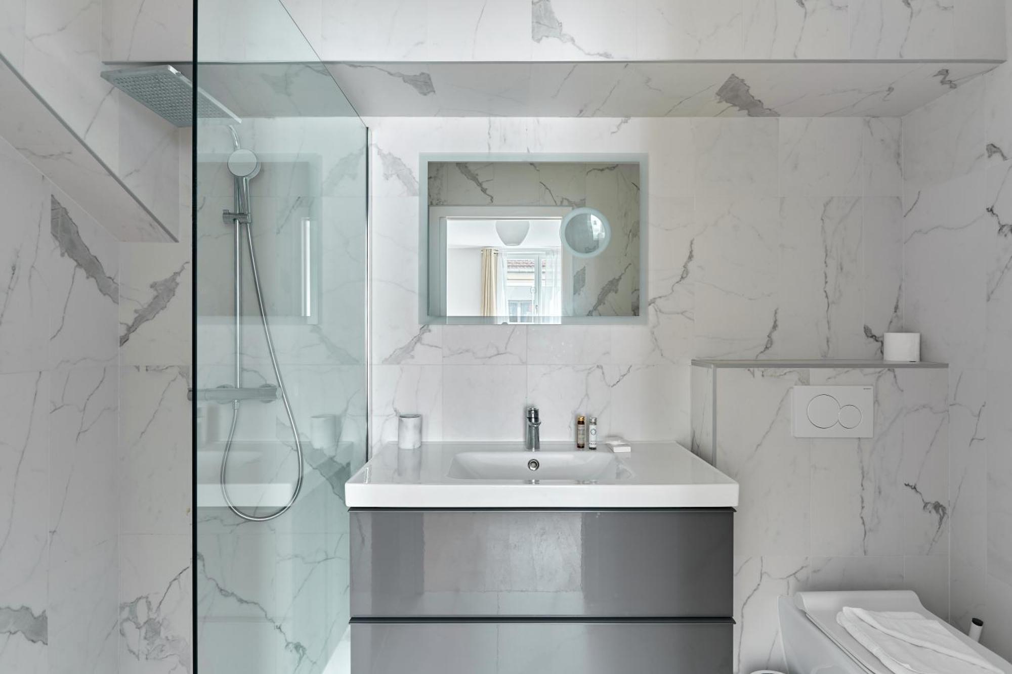 Grand 4br - 17th Arrondissement Apartment Paris