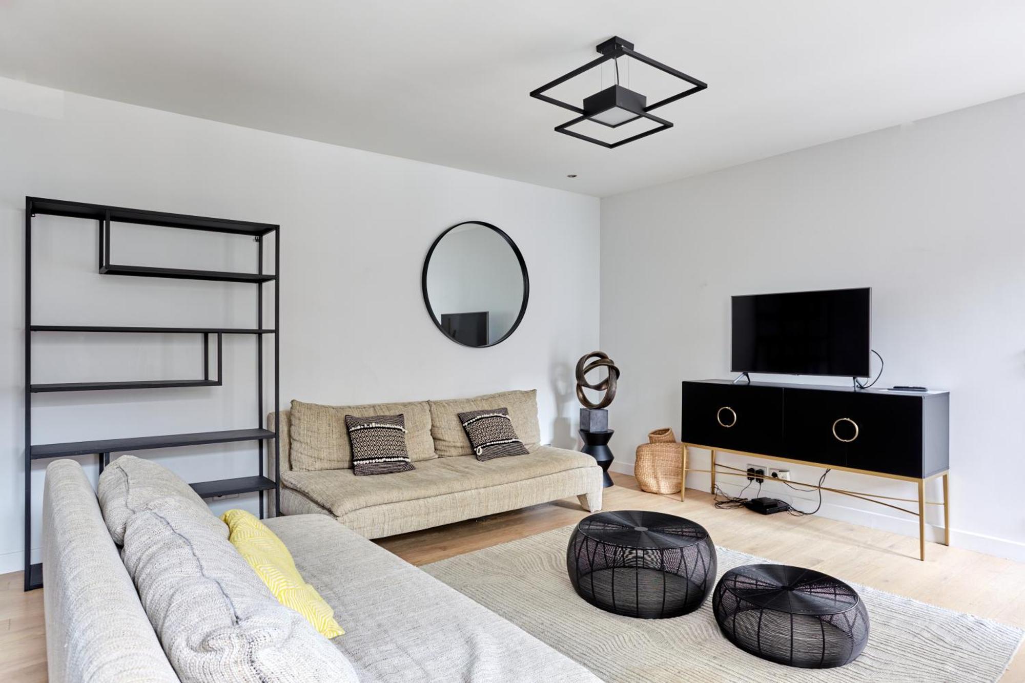 Grand 4br - 17th Arrondissement Apartment