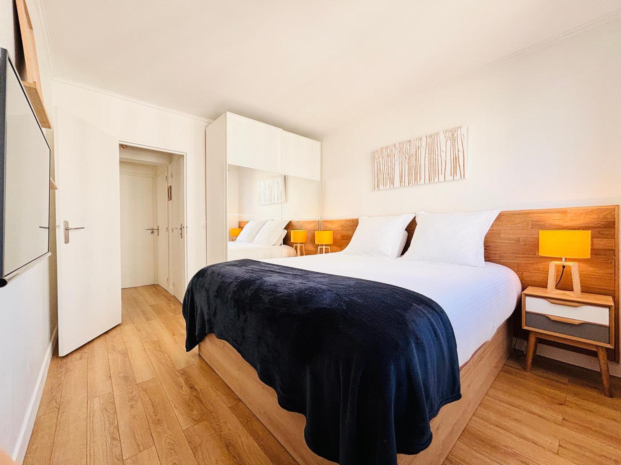 Myjolieparishome - King Size Bed, Ac Living Room, Balcony Apartment *