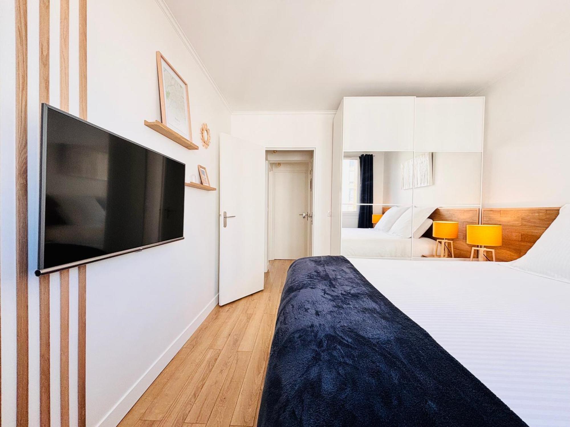 Myjolieparishome - King Size Bed, Ac Living Room, Balcony * Paris