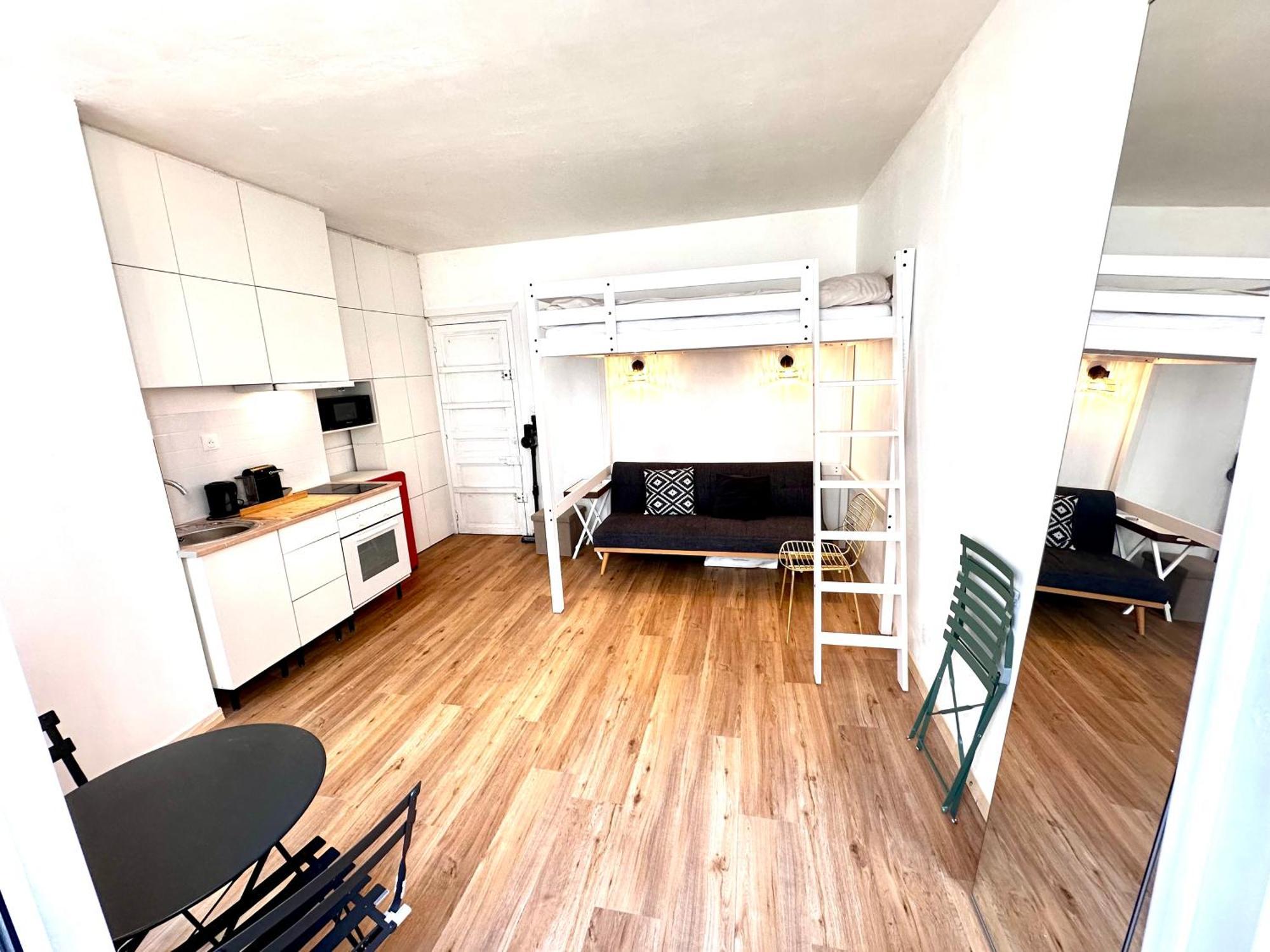 Sunny In The Heart Of 11eme Apartamento