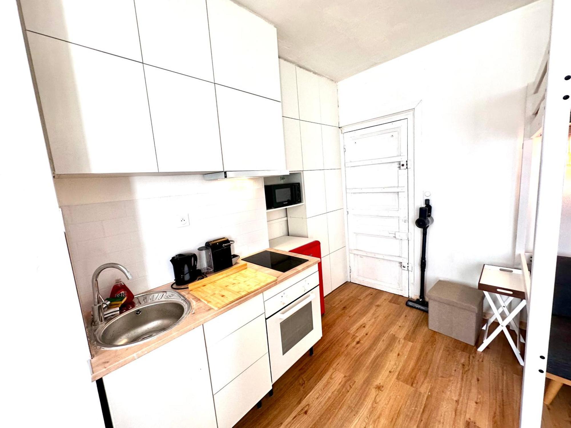 Sunny In The Heart Of 11eme Apartamento *