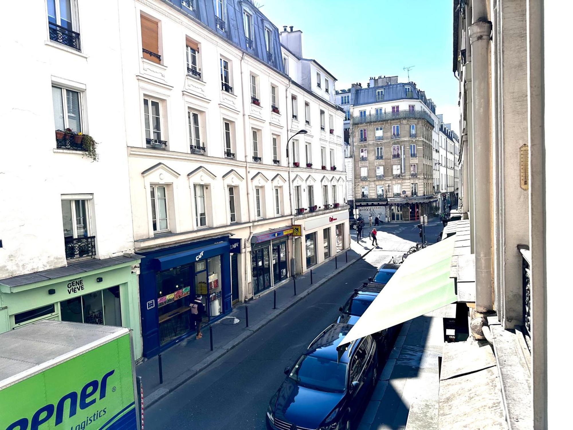Sunny In The Heart Of 11eme Apartamento *