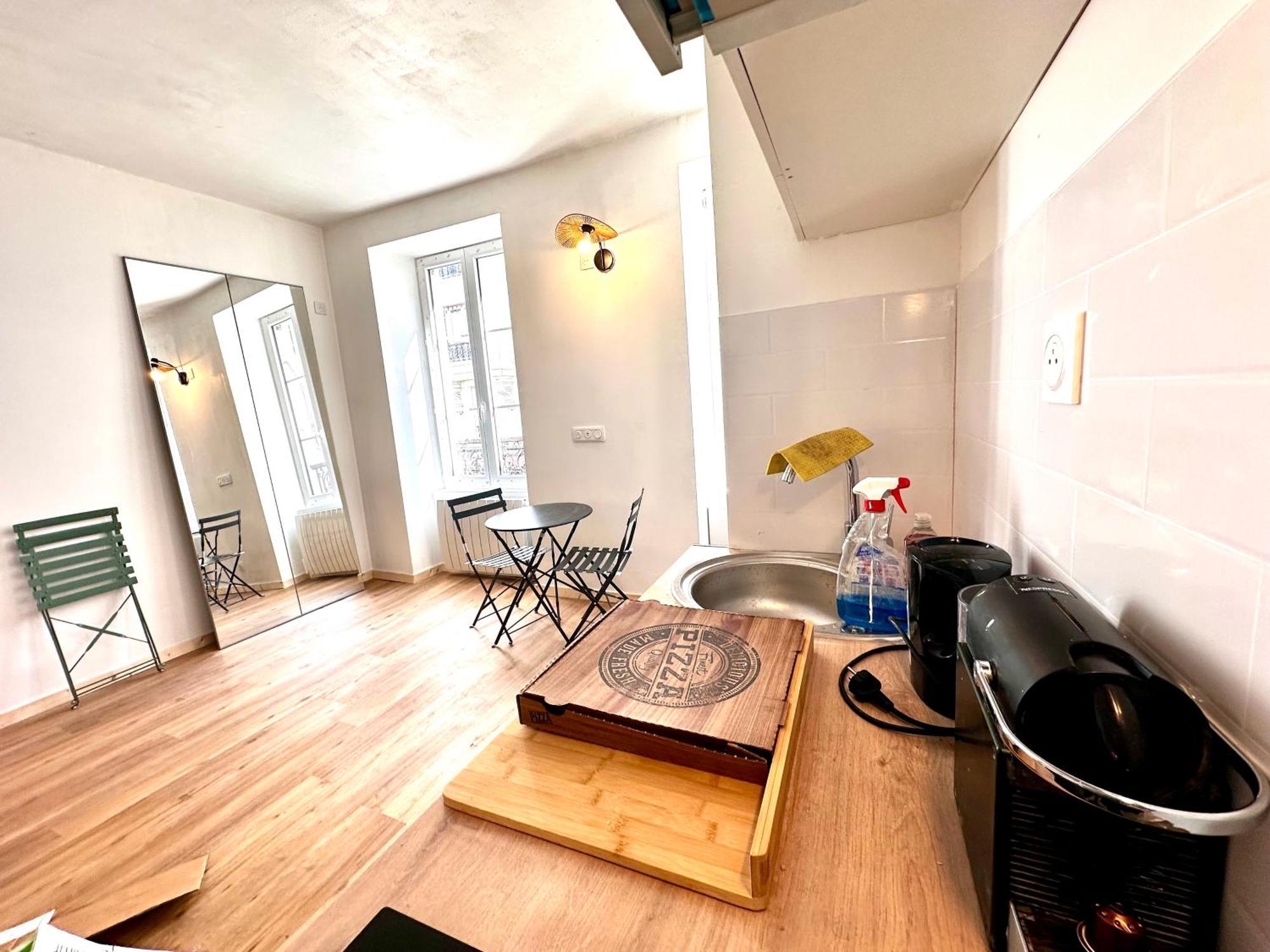 Apartamento Sunny In The Heart Of 11eme