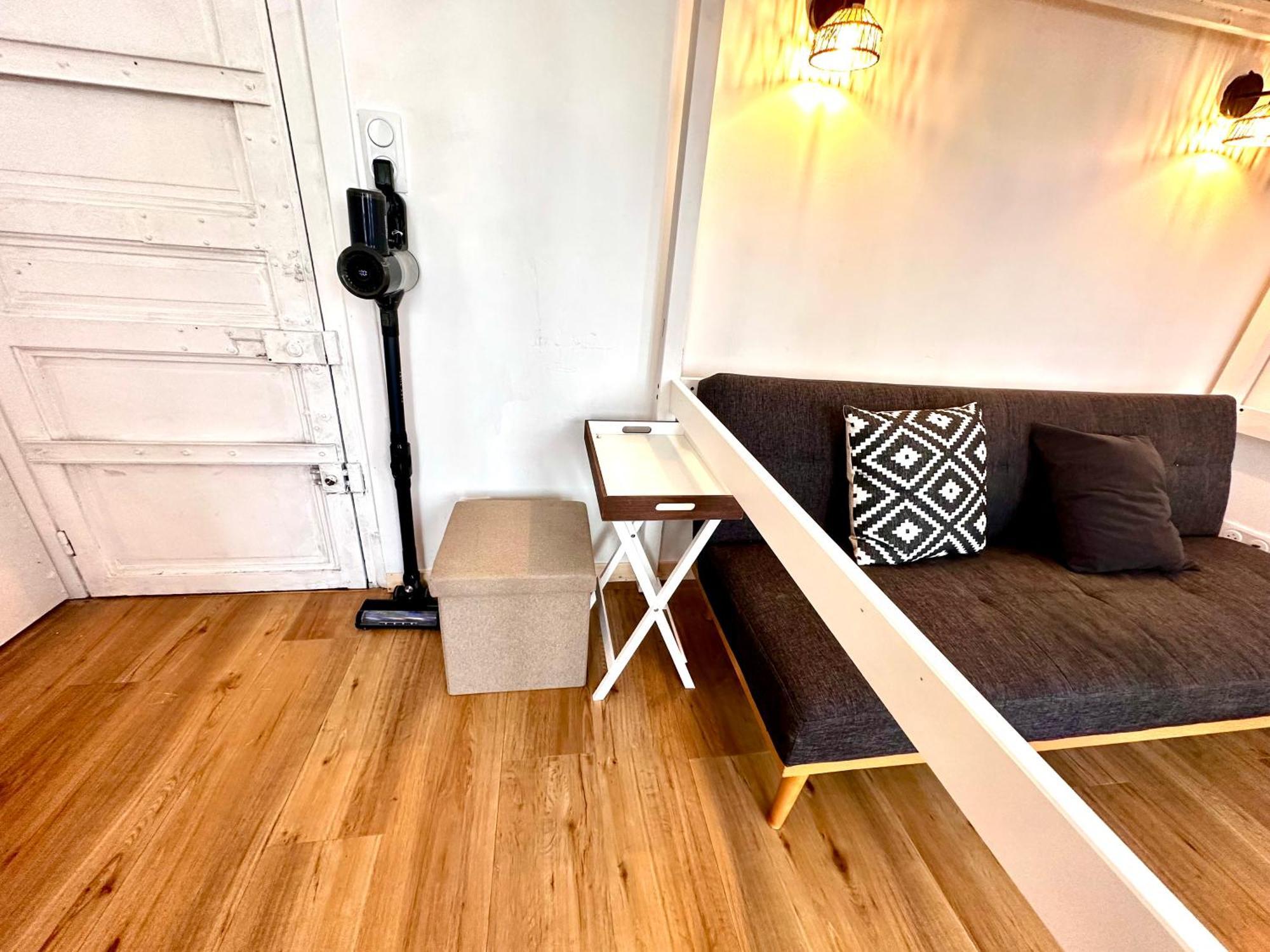 Sunny In The Heart Of 11eme Apartamento *
