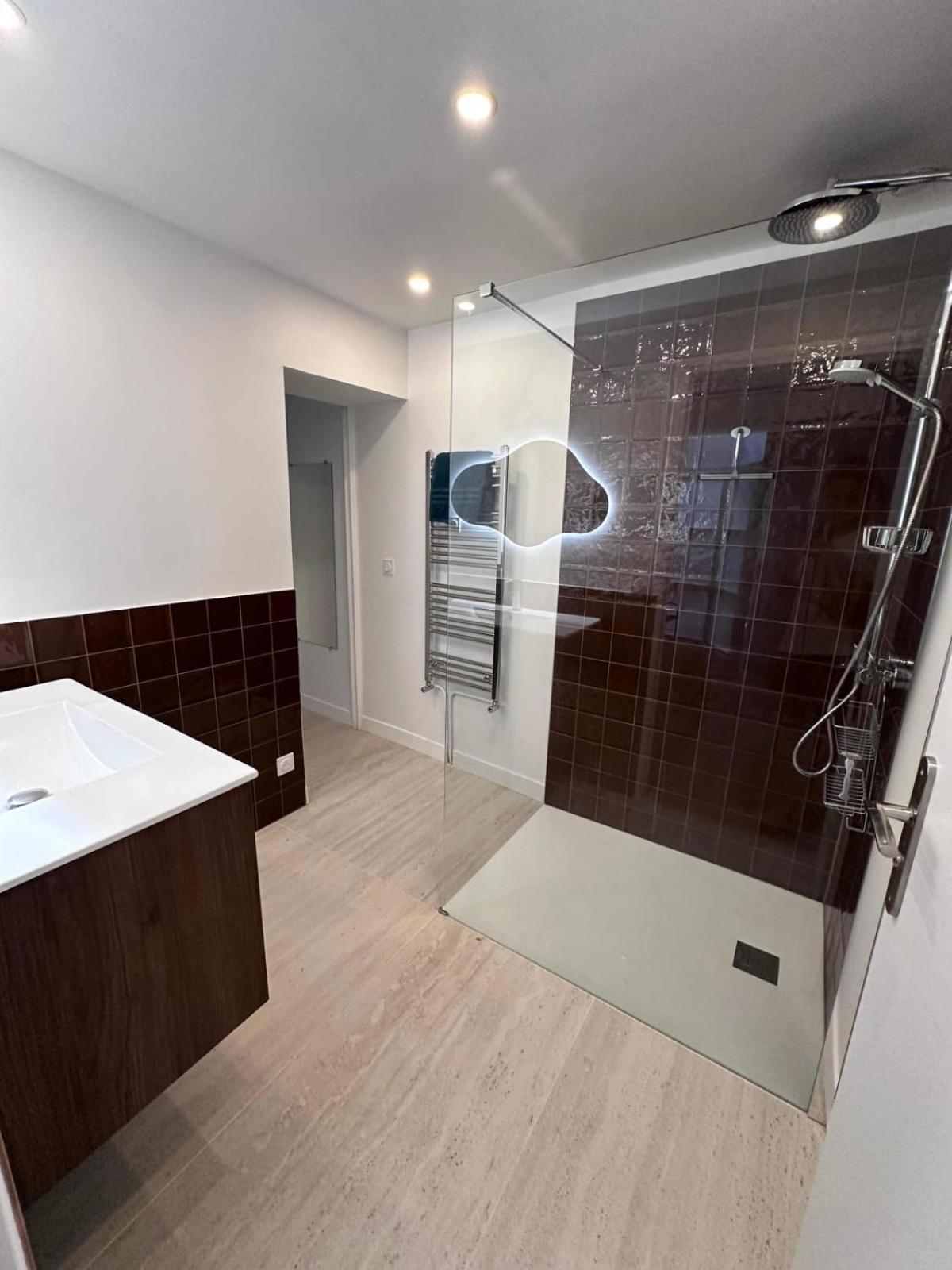 Atypical Loft In The Heart Of The Marais *