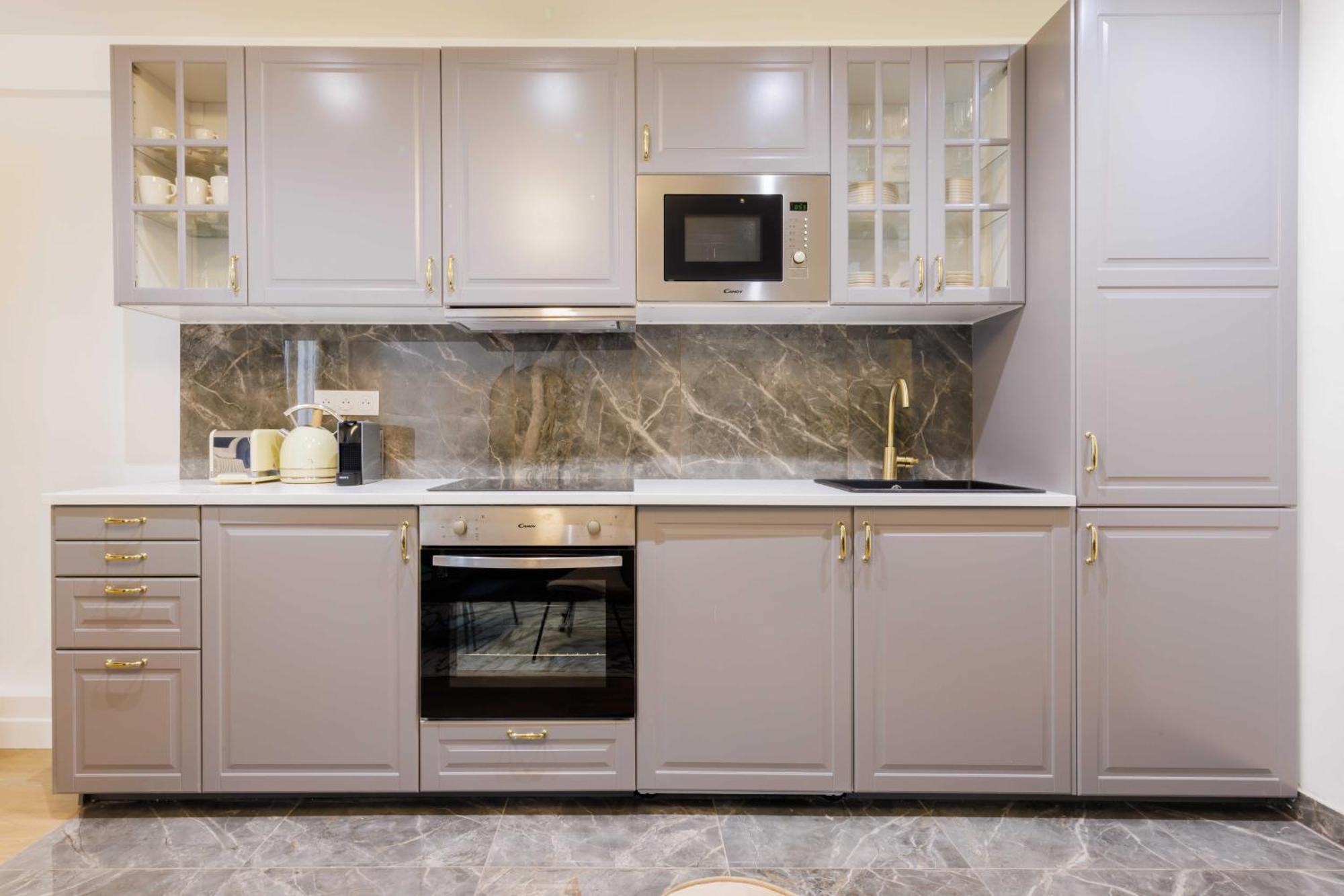 3 Min From Haussmann, Sleeps 6 , 2bdr Apartment