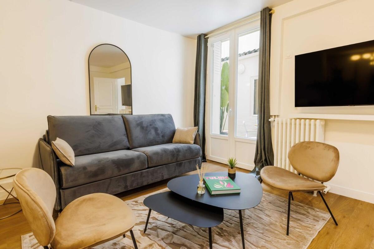 3 Min From Haussmann, Sleeps 6 , 2bdr Paris