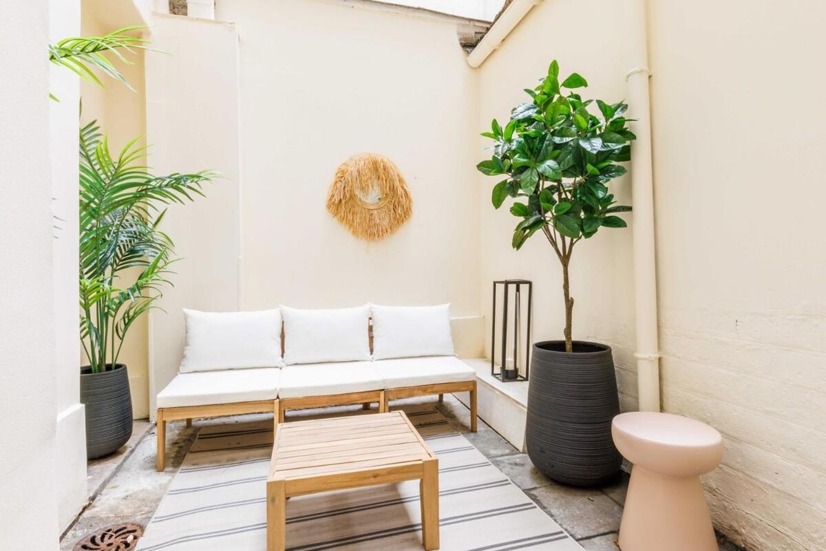 3 Min From Haussmann, Sleeps 6 , 2bdr * Paris