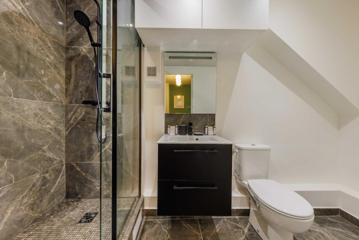 3 Min From Haussmann, Sleeps 6 , 2bdr * Paris