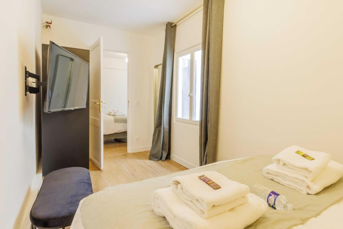 3 Min From Haussmann, Sleeps 6 , 2bdr Apartment *