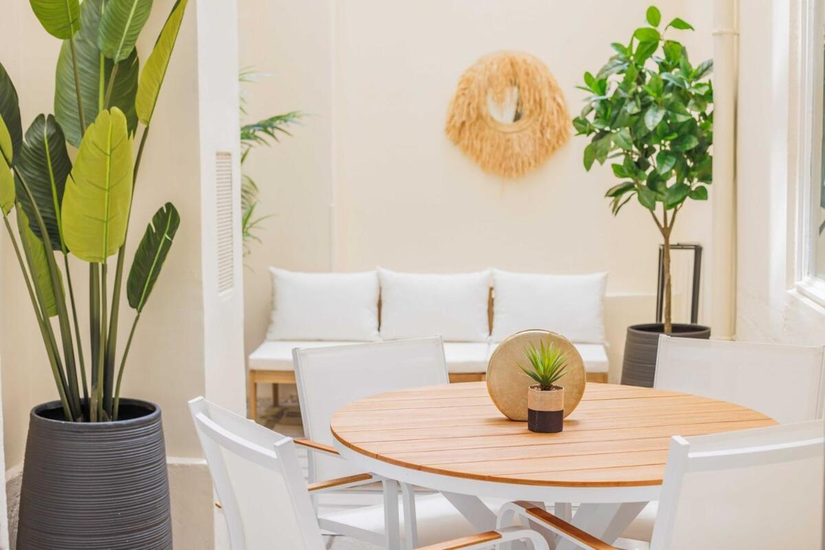 3 Min From Haussmann, Sleeps 6 , 2bdr Paris