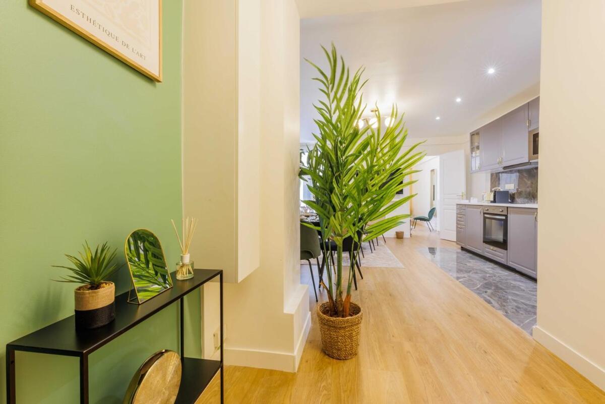 3 Min From Haussmann, Sleeps 6 , 2bdr Apartment