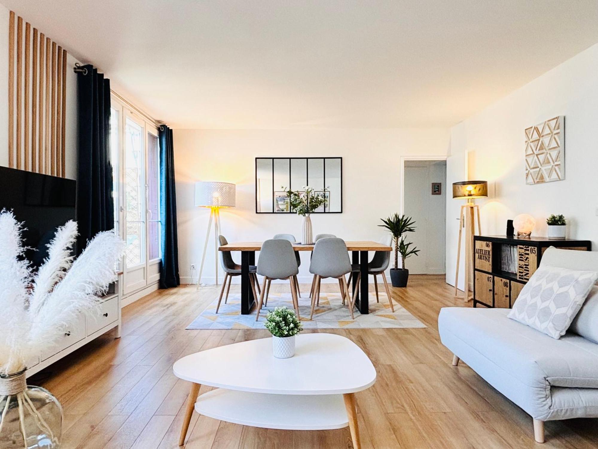 Myjolieparishome - King Size Bed, Ac Living Room, Balcony