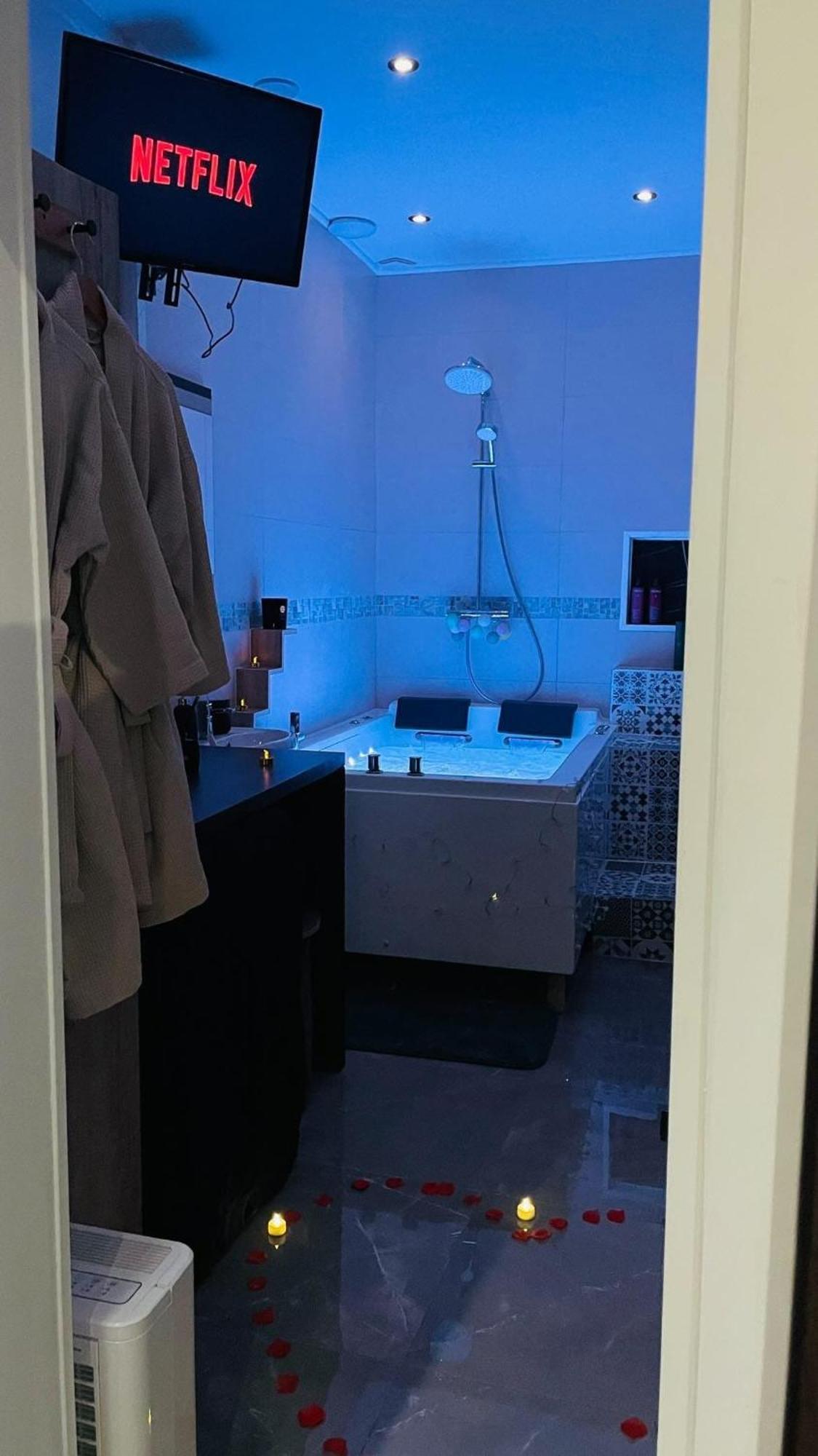 Apartment In With Jaccuzzi *