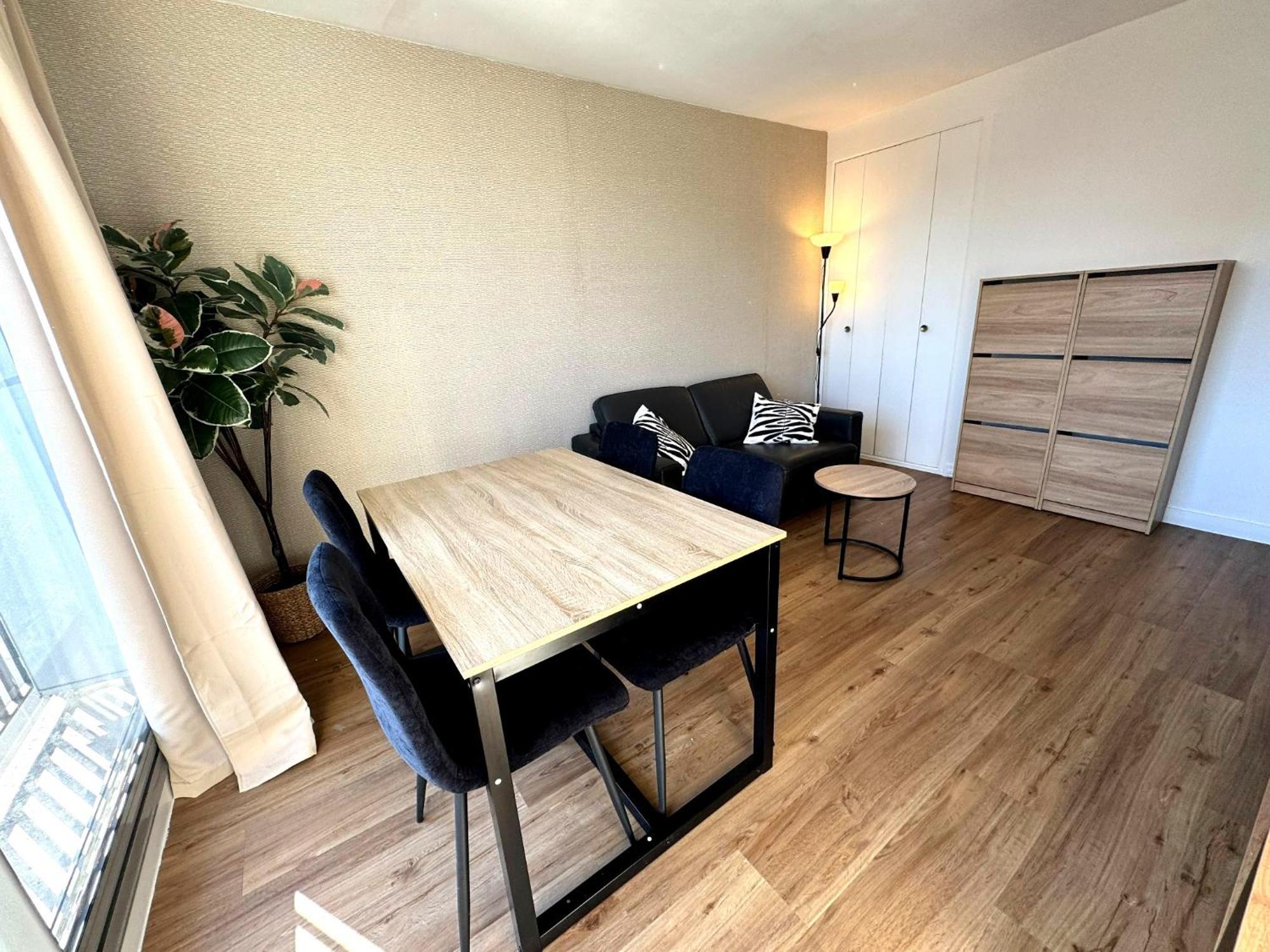Nid Douillet Et Convivial A Gambetta, 20eme Apartment Paris