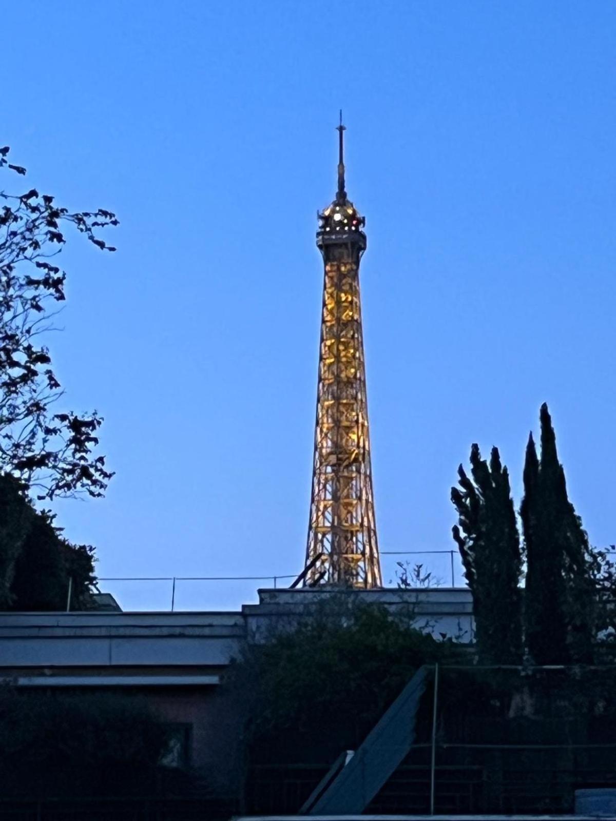 Superb With Eiffel Tower View Apartment *