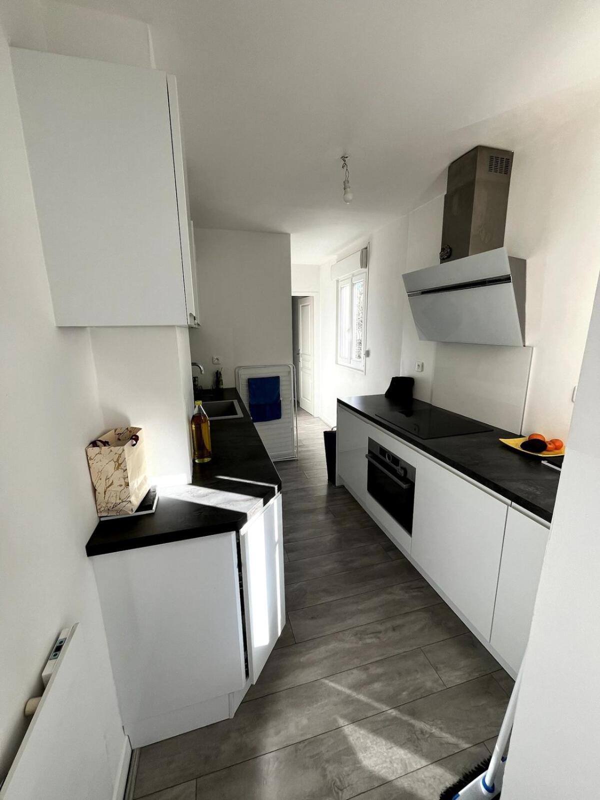 In Ideal Spot Apartment *